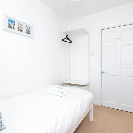 Casa de Férias Pass The Keys Gladioli - Family With 3 Bedrooms Nr Bishy Rd *